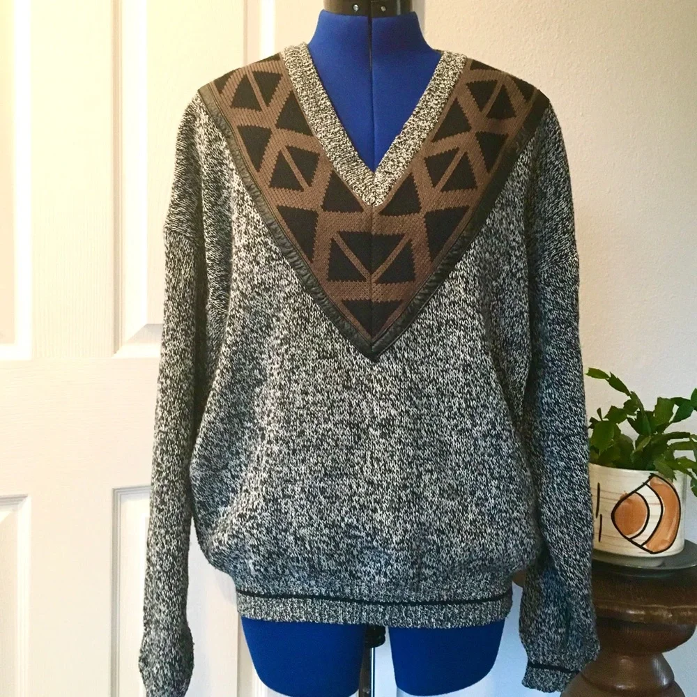 Sale🌟VTG URBAN WORKS Sweater - Picture 1 of 15